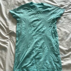 Lululemon Swifly size 6 short sleeve